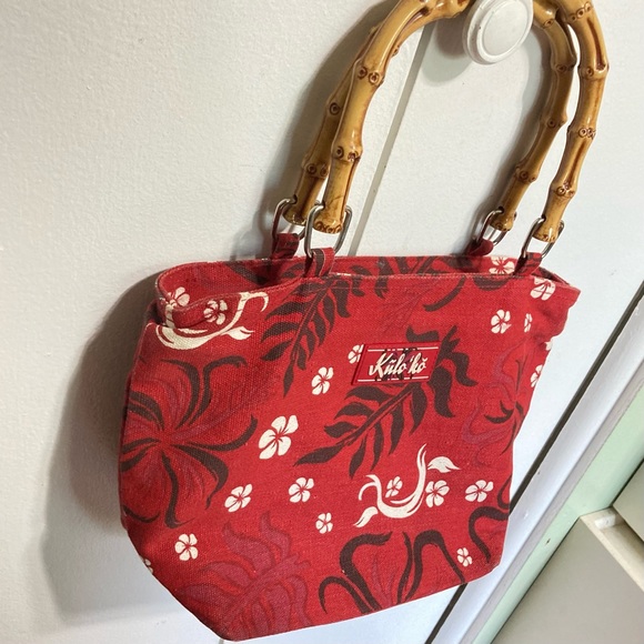 Kulo’ Ko Gear Hawaiian Handbag Bamboo Handles Red White Floral 9" x 8" x 4" - Picture 4 of 16